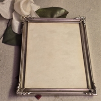 soelvfarvet-metalramme-moensteret-kant-flotte-hjoerner-vintage-billedramme